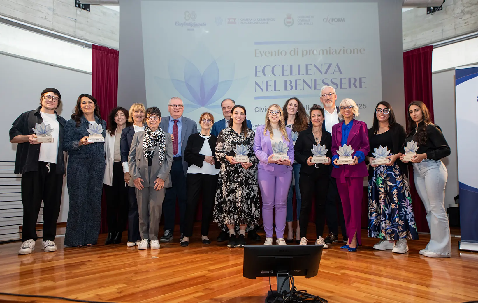 Foto di gruppo alla premiazione Eccellenza nel Benessere 2025, premio assegnato a Ilaria Lobina
